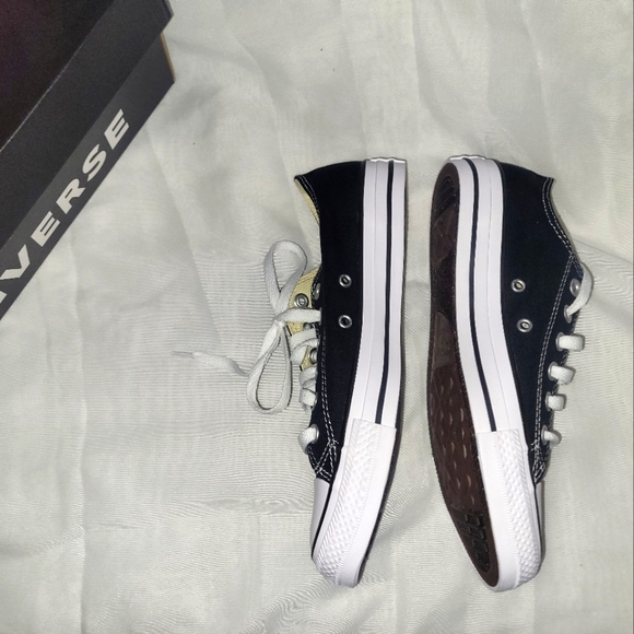 Brand new Converse - Picture 2 of 6